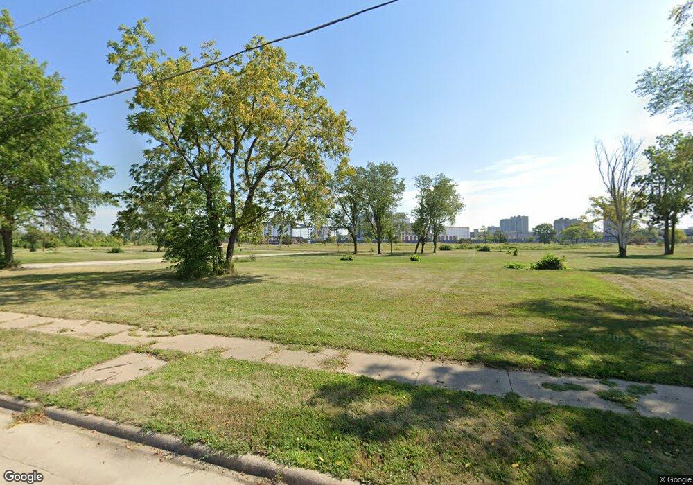 821 4th St NW, Cedar Rapids, IA 52405 - photo 1