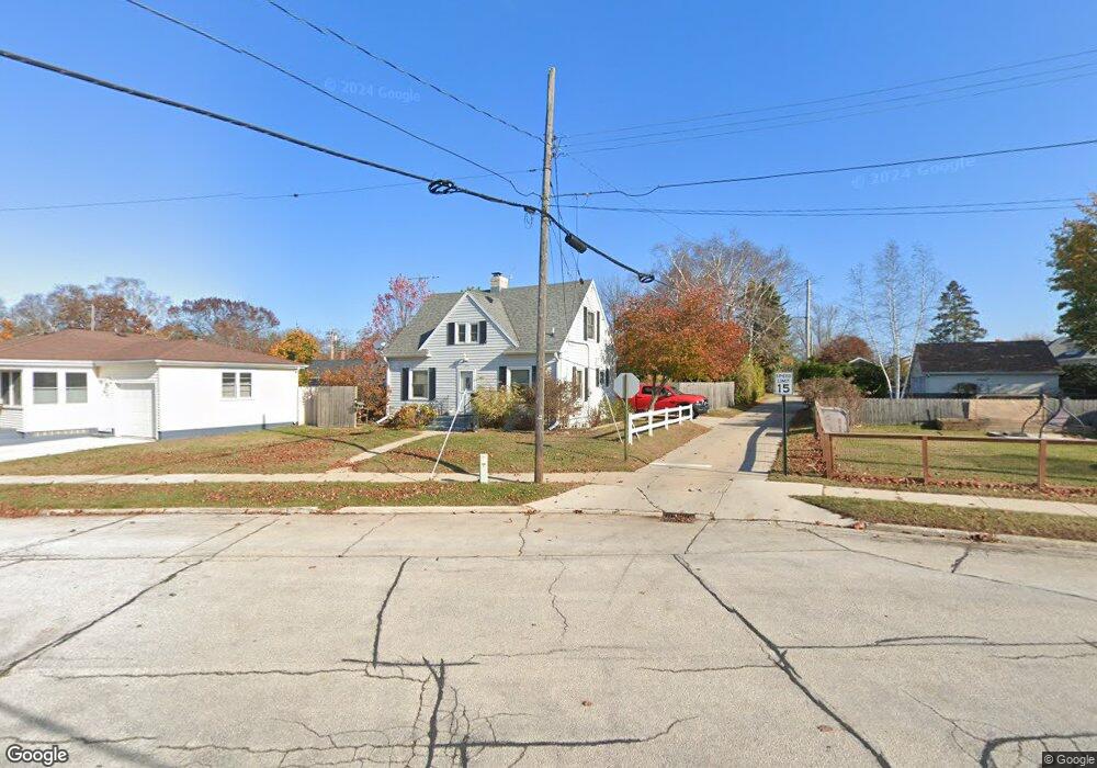 1817 30th St, Two Rivers, WI 54241 - photo 1