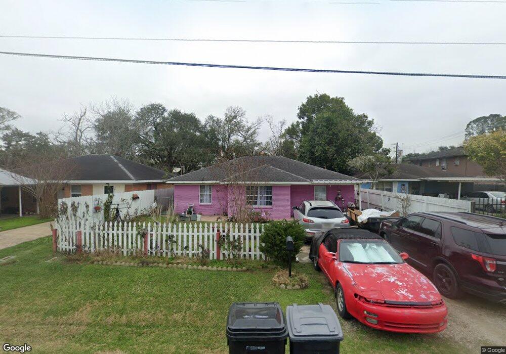 1208 W Snyder St, Alvin, TX 77511 - photo 1