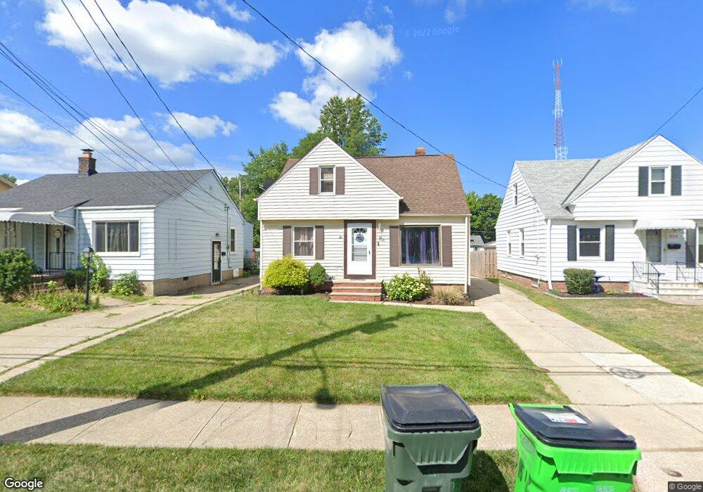 1516 Mapledale Rd, Wickliffe, OH 44092 - photo 1