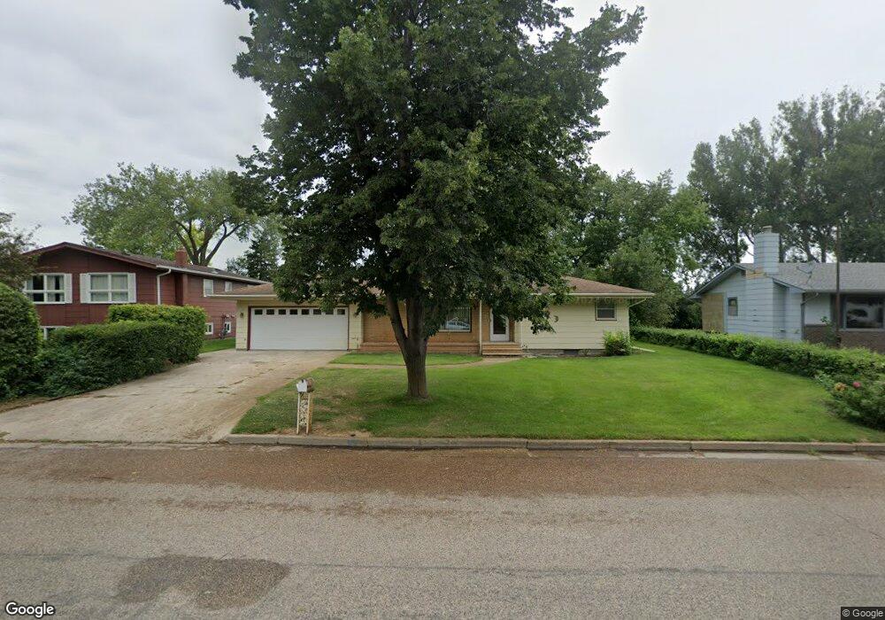 1610 7th Ave SE, Jamestown, ND 58401 - photo 1