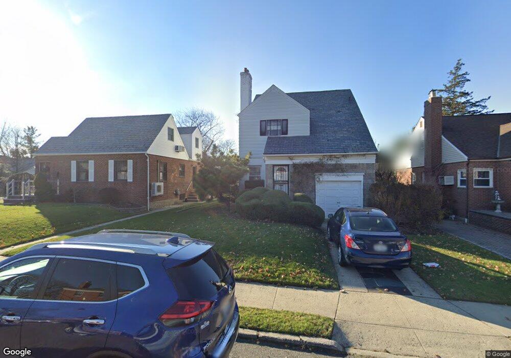 7534 175th St, Fresh Meadows, NY 11366 - photo 1