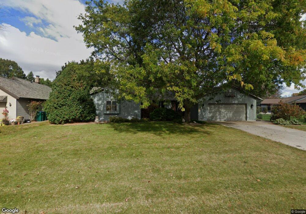 2932 W Roselawn Dr, Appleton, WI 54914 - photo 1