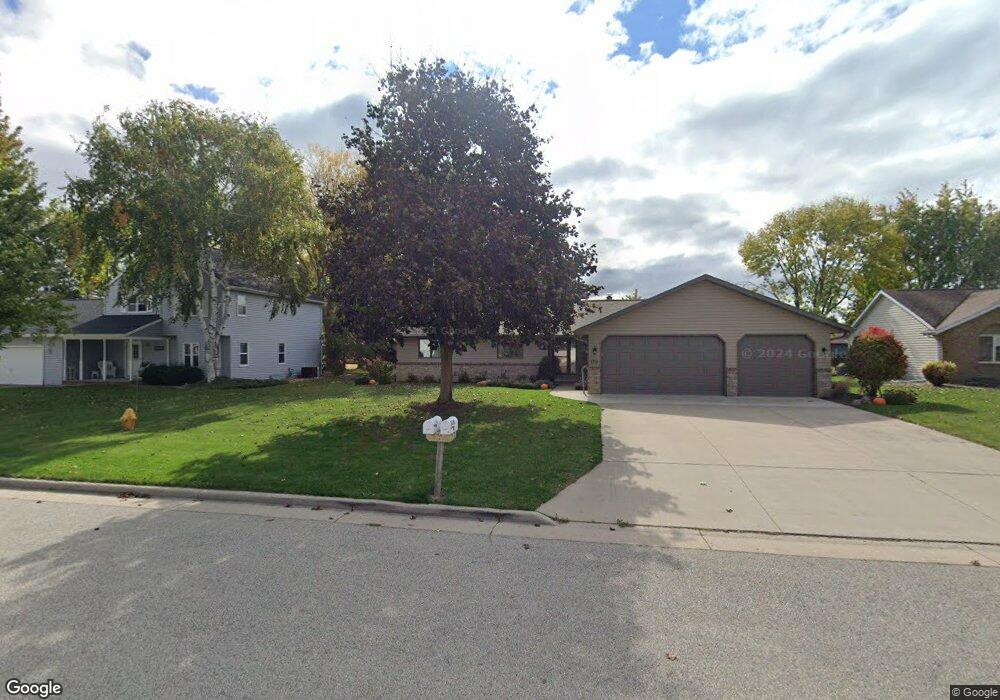 3147 W Roselawn Dr, Appleton, WI 54914 - photo 1