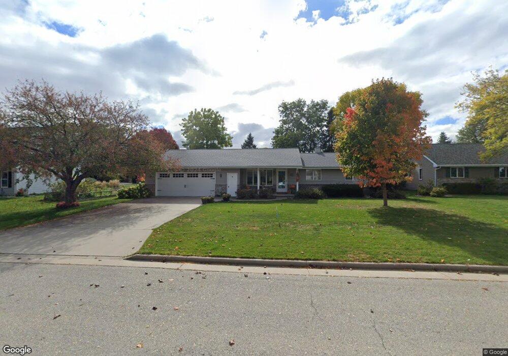 2933 W Roselawn Dr, Appleton, WI 54914 - photo 1