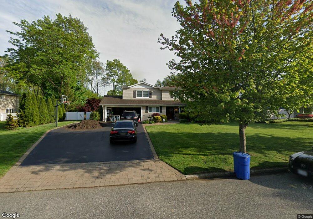 11 Candy Ln, ComMacK, NY 11725 - photo 1