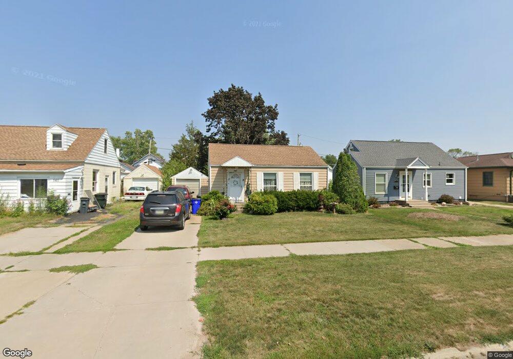 147 18th St SW, Cedar Rapids, IA 52404 - photo 1