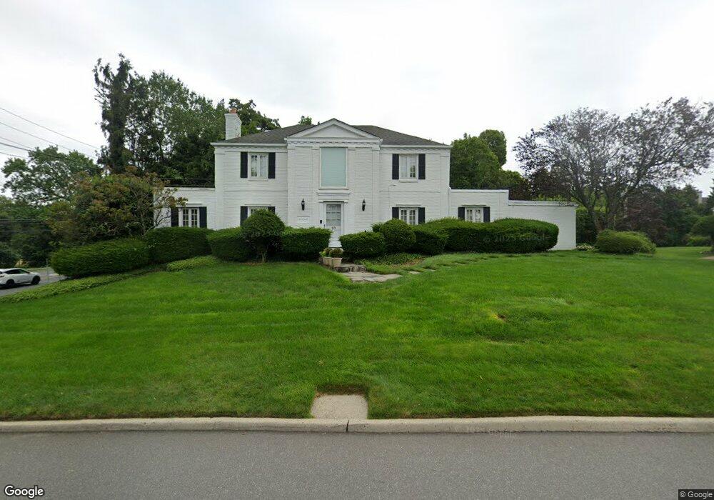 10 Pickwick Rd, Manhasset, NY 11030 - photo 1