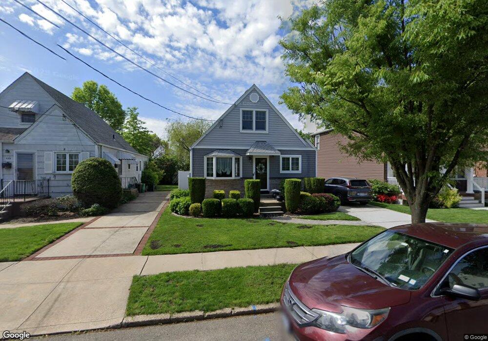 624 8th Ave, New Hyde Park, NY 11040 - photo 1