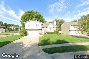 4924 Lakeside Dr, Omaha, NE 68135