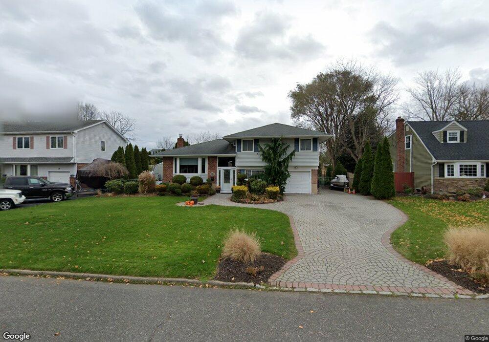 15 Fox Ln, ComMacK, NY 11725 - photo 1