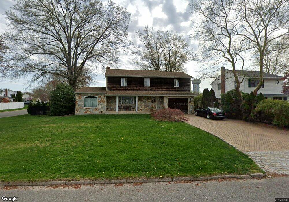 5 Grendon Ln, ComMacK, NY 11725 - photo 1