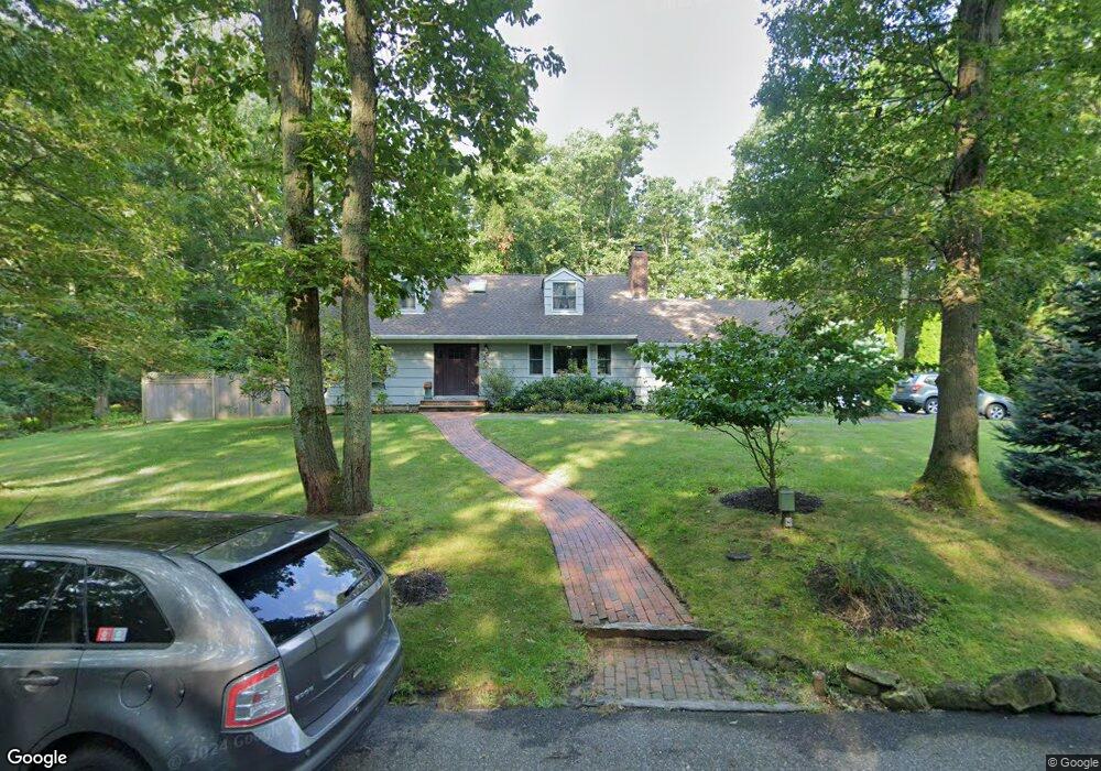 2 Hiawatha Ln, Setauket, NY 11733 - photo 1