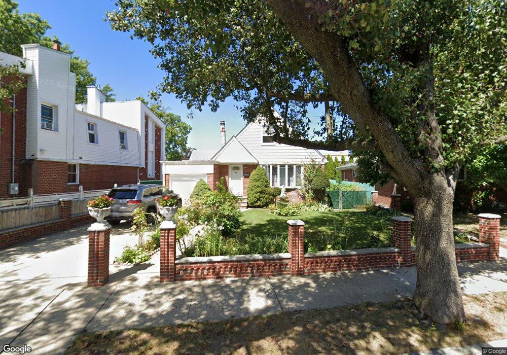 26407 E Williston Ave, Floral Park, NY 11001 - photo 1