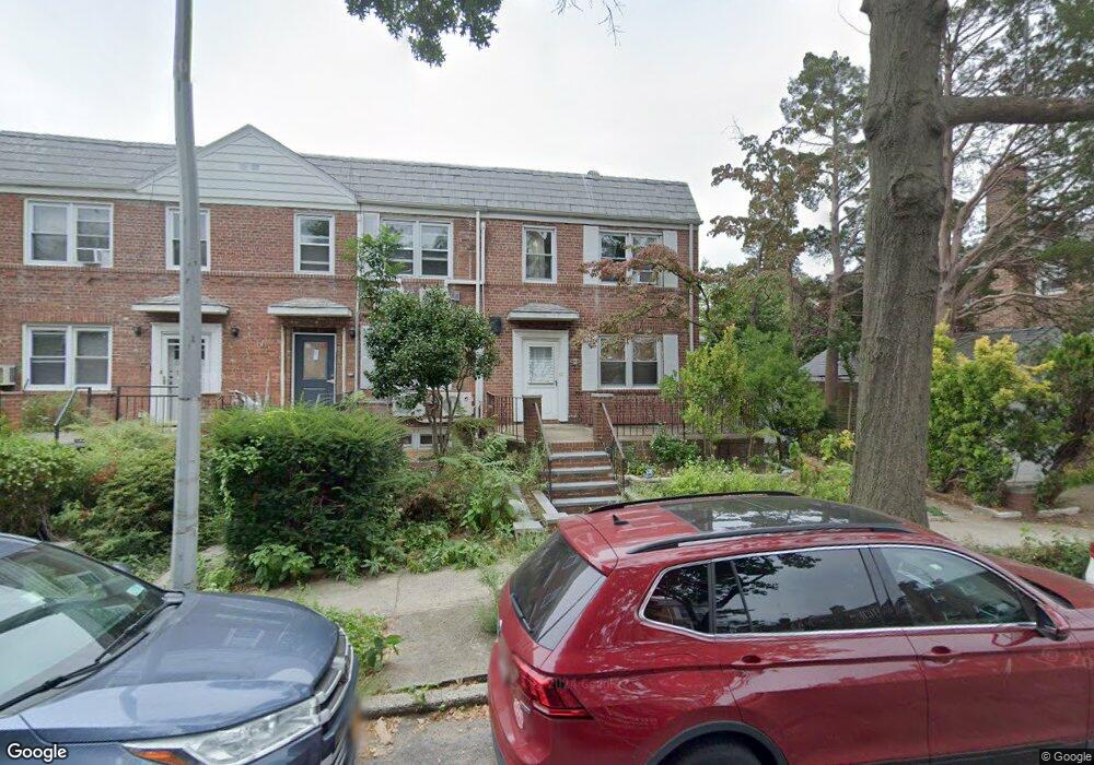 69-39 175th St, Fresh Meadows, NY 11365 - photo 1