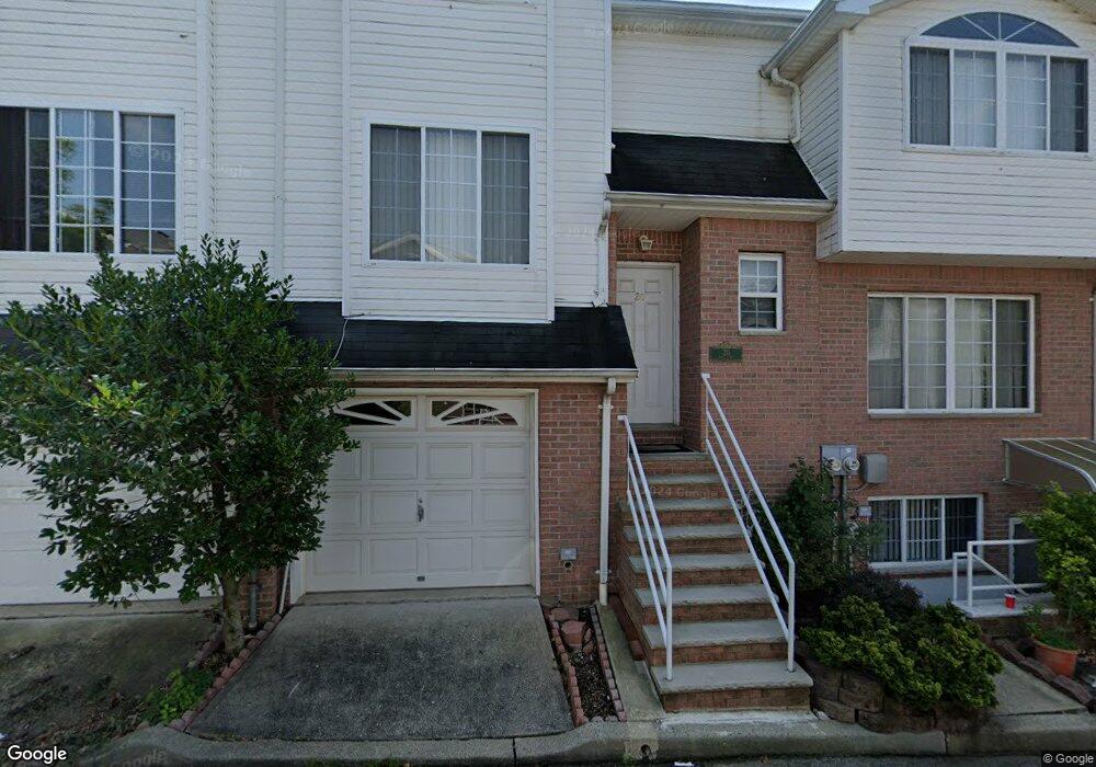 20 Iris Ct, Staten Island, NY 10309 - photo 1