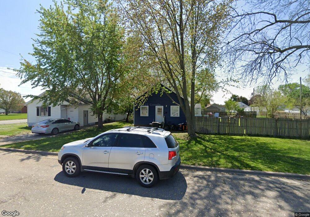 1925 Tremont St, Lincoln, IL 62656 - photo 1