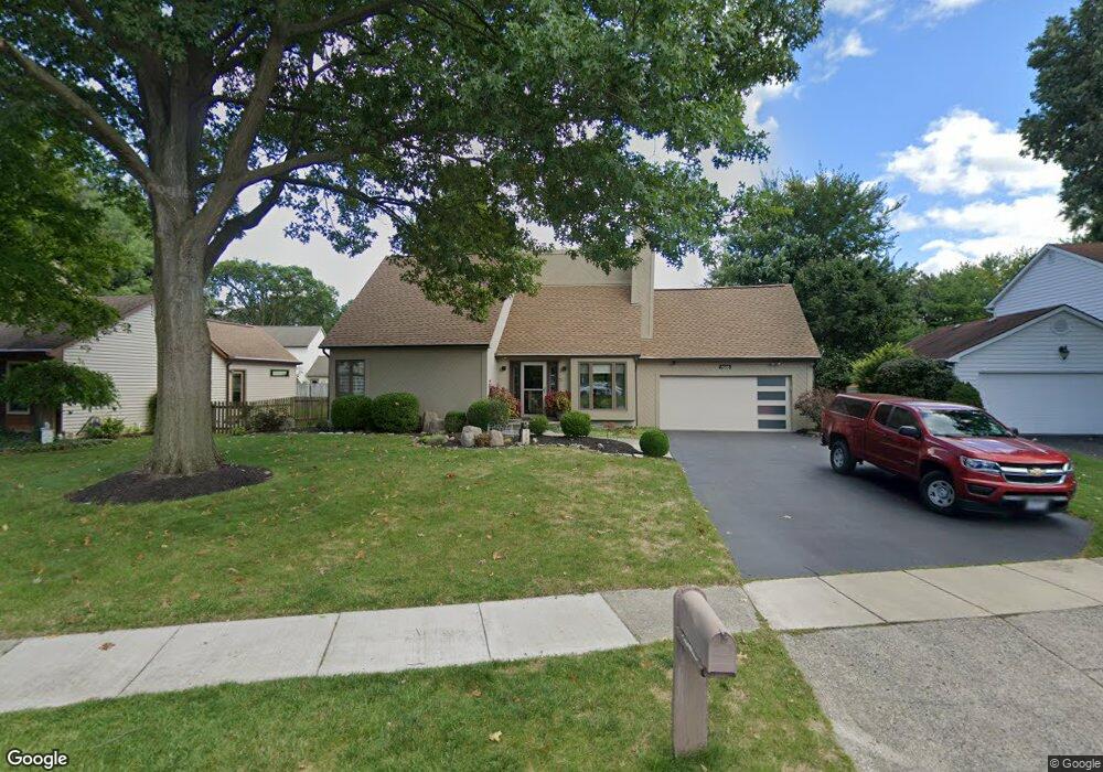 7526 Saunderlane Rd, Columbus, OH 43235 - photo 1