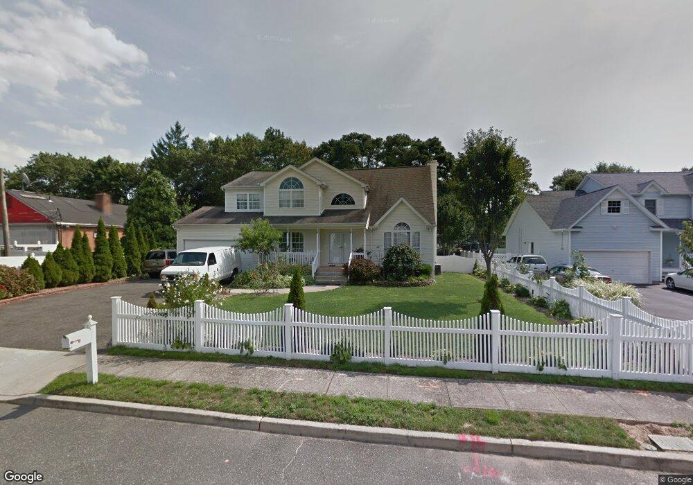 8 Juniper St, Islip, NY 11751 - photo 1