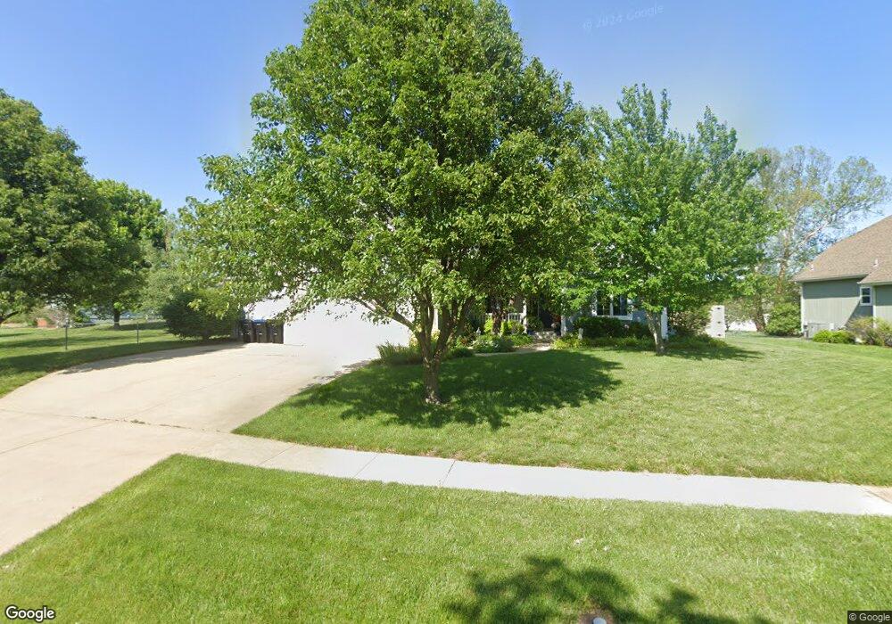 2738 SW Santa fe Dr, Topeka, KS 66614 - photo 1