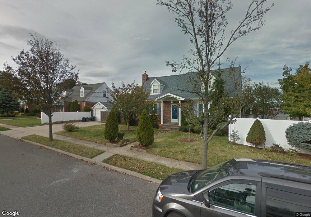 534 Maxwell St, West Hempstead, NY 11552 - photo 1