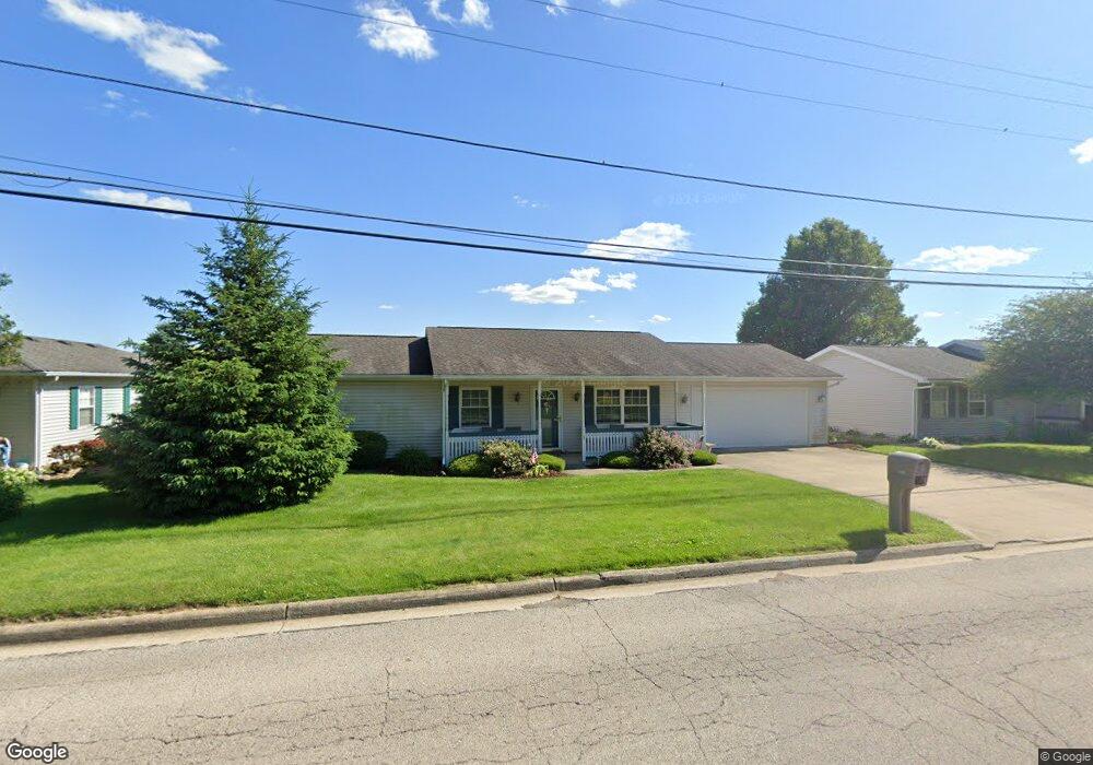 953 W Beal Ave, Bucyrus, OH 44820 - photo 1