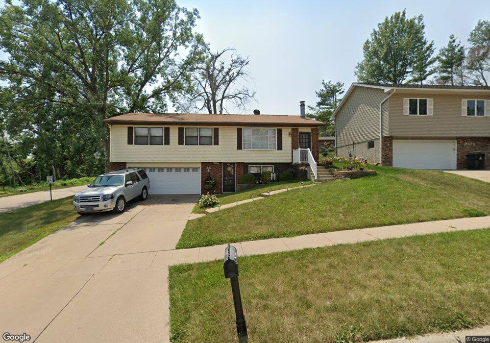 1605 Hidden Hollow Ln NW, Cedar Rapids, IA 52405 - photo 1