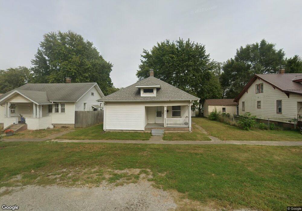 804 N 11th St, Mattoon, IL 61938 - photo 1