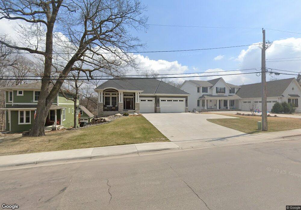 322 Broadway Ave N, Wayzata, MN 55391 - photo 1