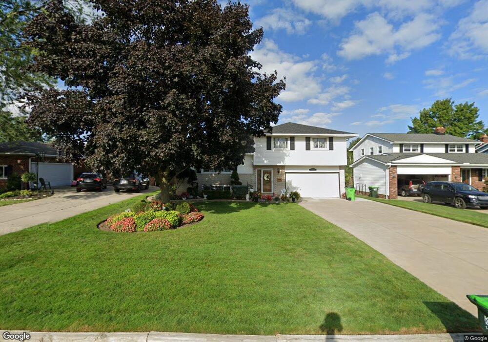 1934 Fairway Dr, Wickliffe, OH 44092 - photo 1