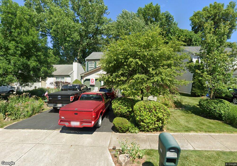 812 Lizzie Ln, Columbus, OH 43213 - photo 1