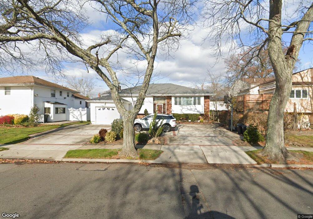 795 Park Ln, Valley Stream, NY 11581 - photo 1