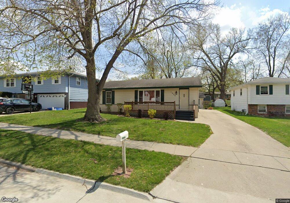 1235 S 9th Ave E, Newton, IA 50208 - photo 1