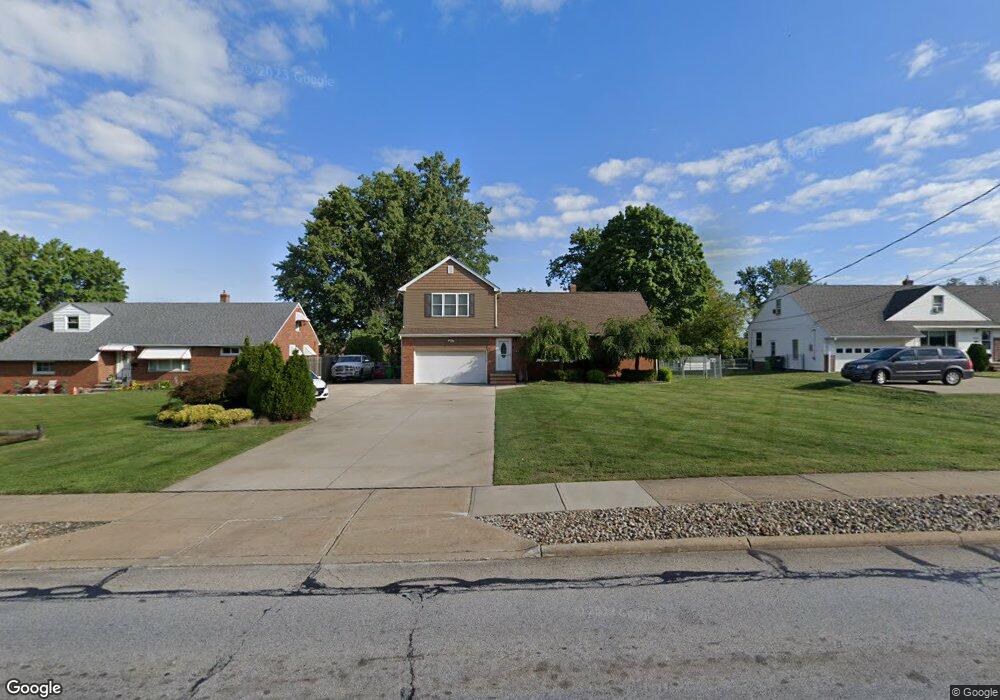 30427 Ridge Rd, Wickliffe, OH 44092 - photo 1