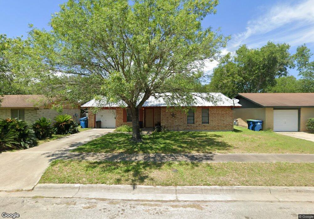1303 Glendale Dr, Beeville, TX 78102 - photo 1
