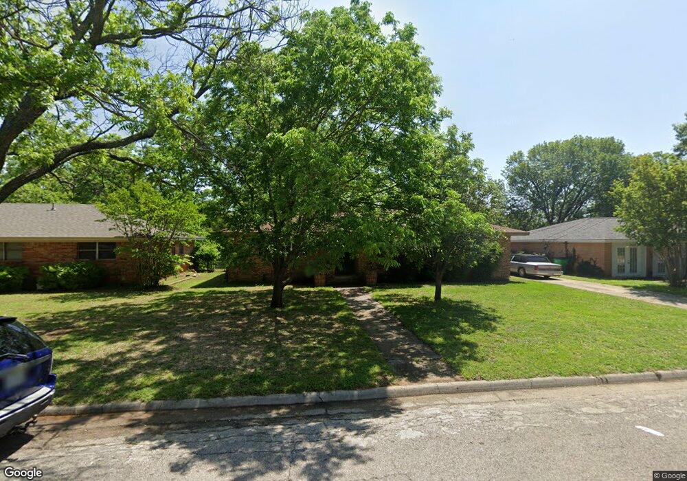 1210 Elmwood St, Gainesville, TX 76240 - photo 1