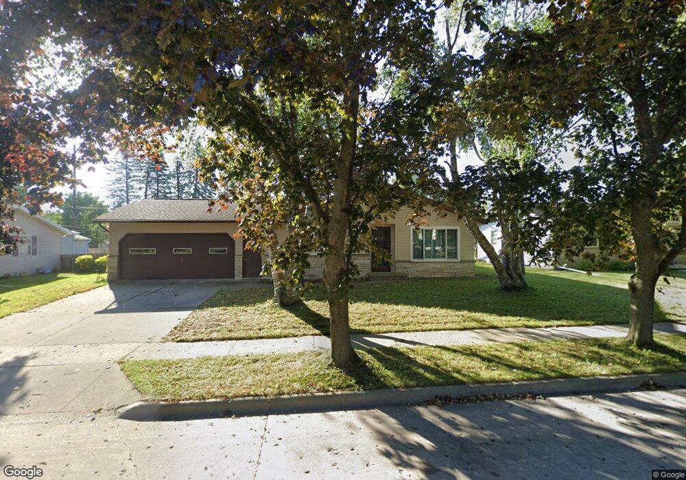 1915 Markham St, Manitowoc, WI 54220 - photo 1