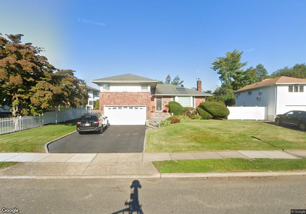 322 Southwood Cir, Syosset, NY 11791 - photo 1