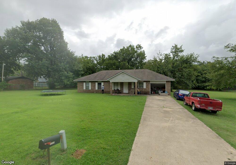 1405 W 1st St, Hugo, OK 74743 - photo 1