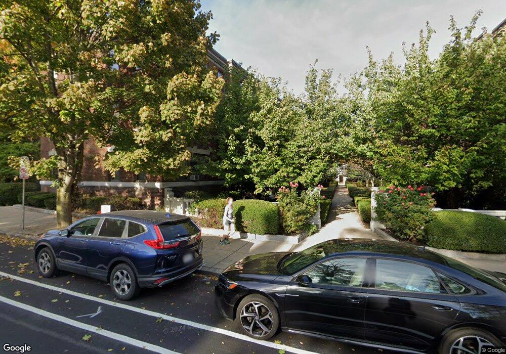 427 Washington St unit 2, Brookline, MA 02446 - photo 1