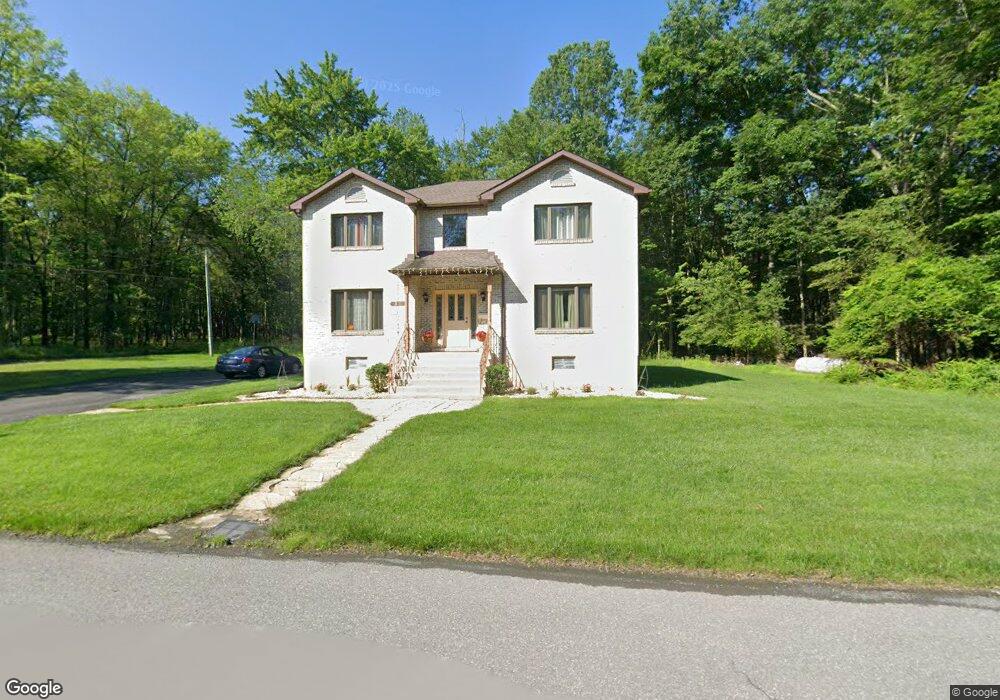 1011 Maple Ln, Stroudsburg, PA 18360 - photo 1