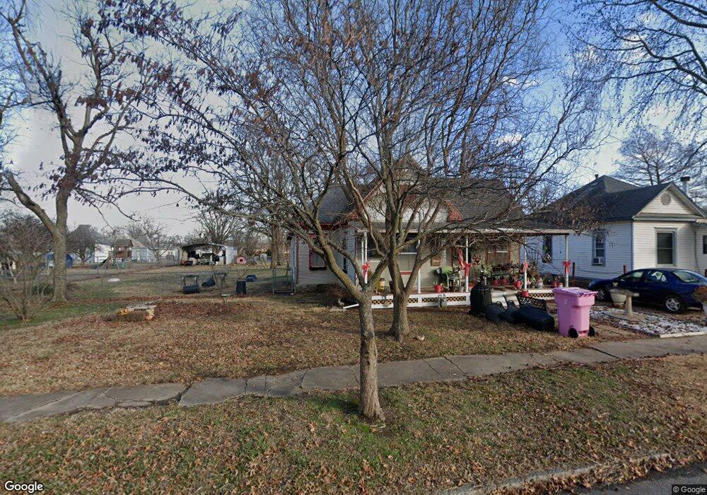 1025 N 26th St, Parsons, KS 67357 - photo 1