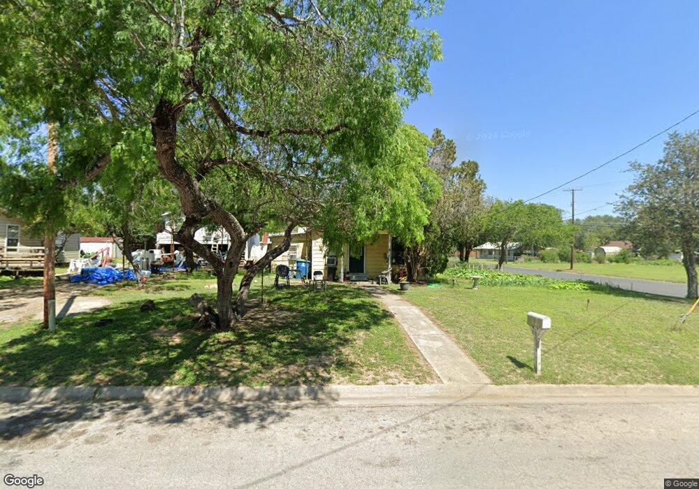 911 E Gramman St, Beeville, TX 78102 - photo 1