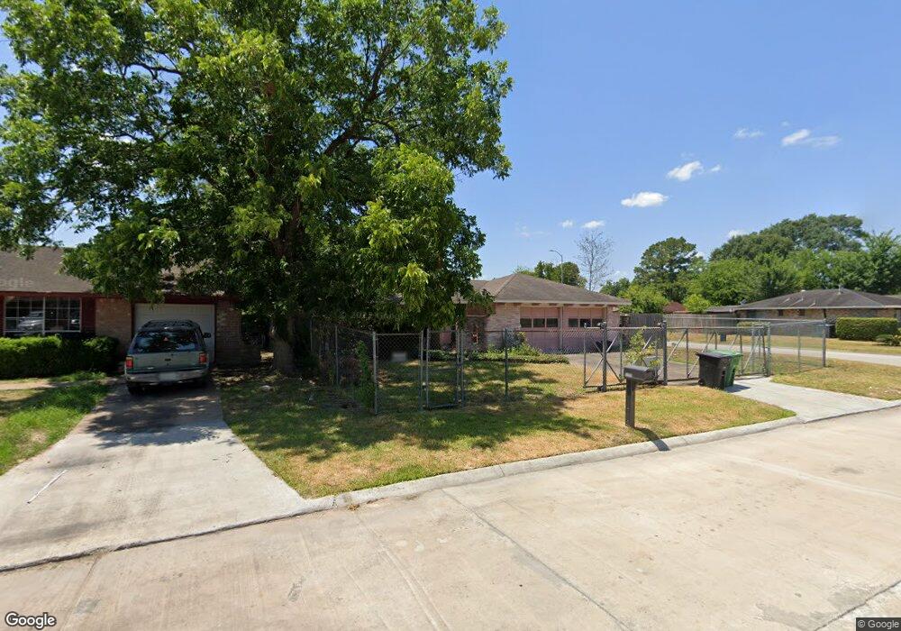 1435 Rainy River Dr, Houston, TX 77088 - photo 1