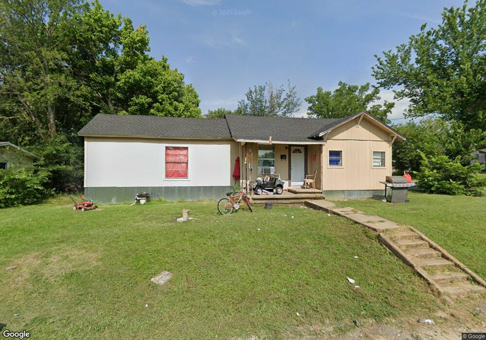 221 Pine St, Bonham, TX 75418 - photo 1