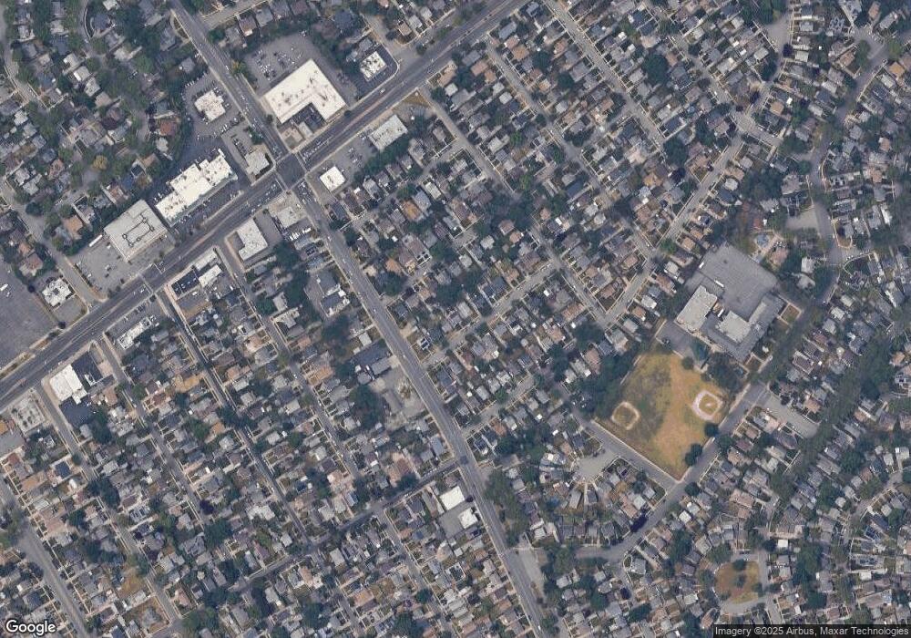 35 Manly Place, New Hyde Park, NY 11040 - photo 1