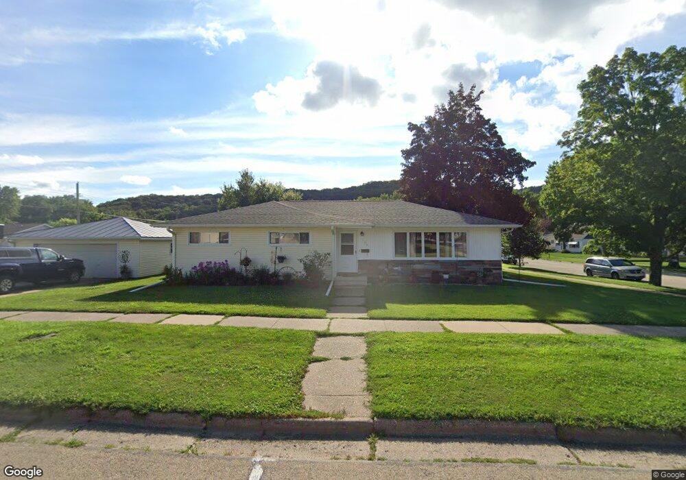 104 S Elm St, La Crescent, MN 55947 - photo 1