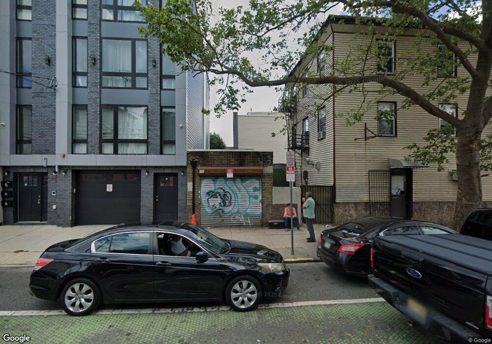 128 Mcwhorter St unit 2, Newark, NJ 07105 - photo 1