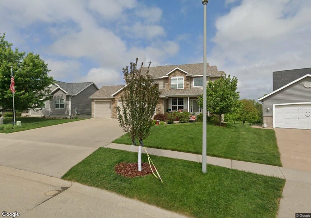 2326 Radcliffe Dr SW, Cedar Rapids, IA 52404 - photo 1