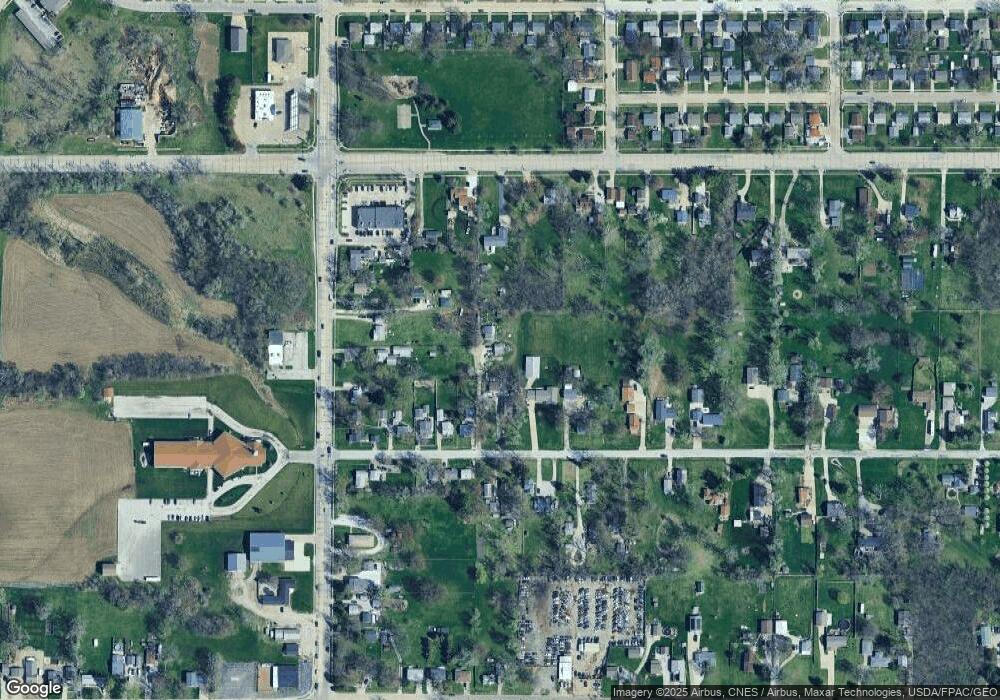 2142 W 51st St, Davenport, IA 52806 - photo 1